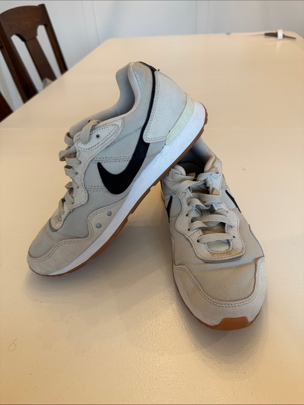 Nike Venture Runner Light Bone Suede CK2944-011 Sneakers Shoes Mens Size 8.5